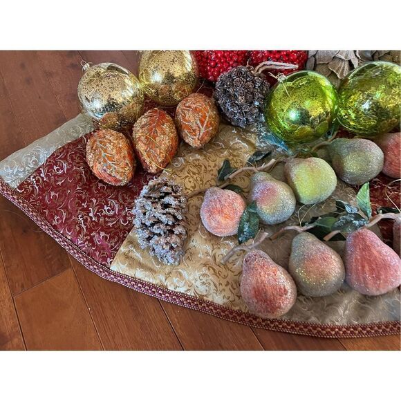 Rodeo Home gold and red tree skirt and lot of 30 boutique ornaments - Picture 12 of 12